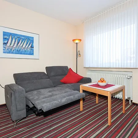 Im Kapitaenshaus * إِزينتْس