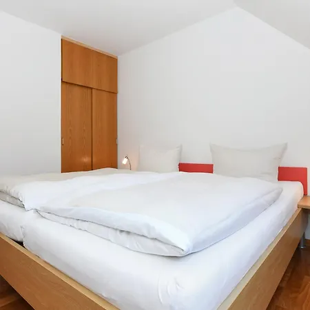 Im Kapitaenshaus إِزينتْس