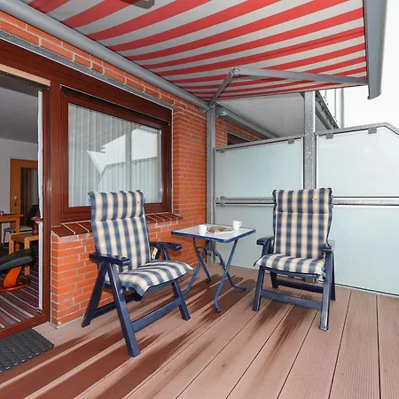 Im Kapitaenshaus * إِزينتْس