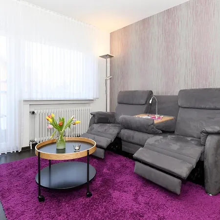 Im Kapitaenshaus * إِزينتْس